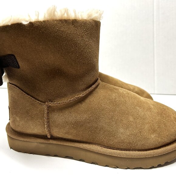 Classic tan and cream UGG short boots with bow sz 7 - Picture 4 of 7